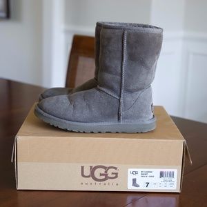 Women's Ugg Boots.  Classic Short in Grey.  Size 7.